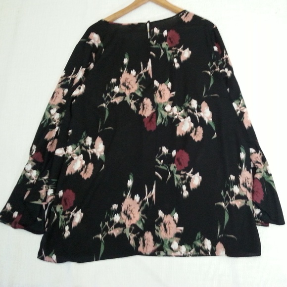 VINCE CAMUTO Windswept Bouquet Bell Sleeve Blouse - Picture 4 of 6
